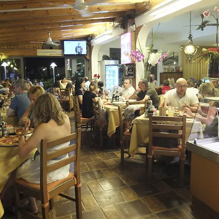 Alla Pergola Hotell 3*